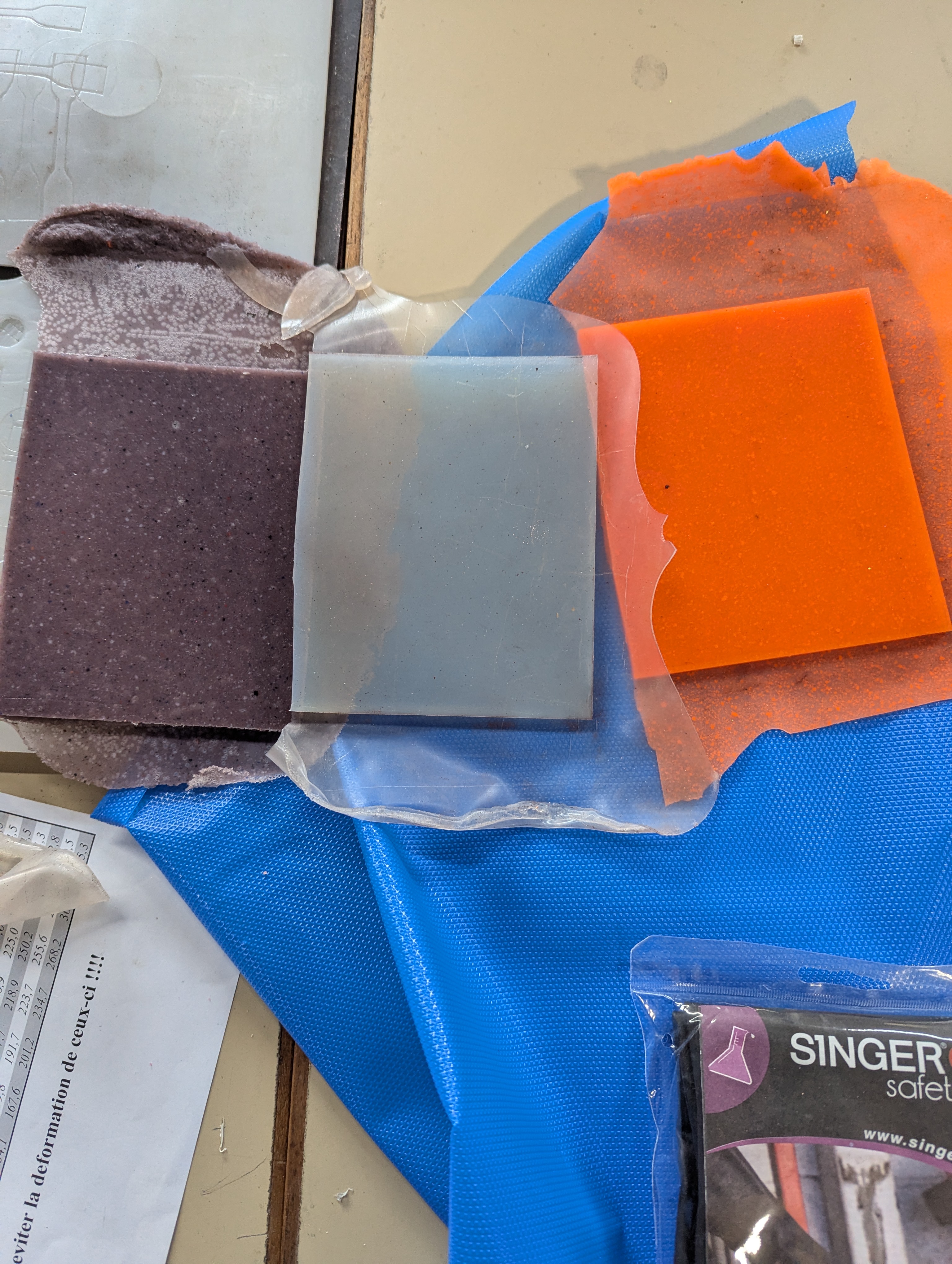 Plaques silicone recyclé vs vierge — comparaison visuelle